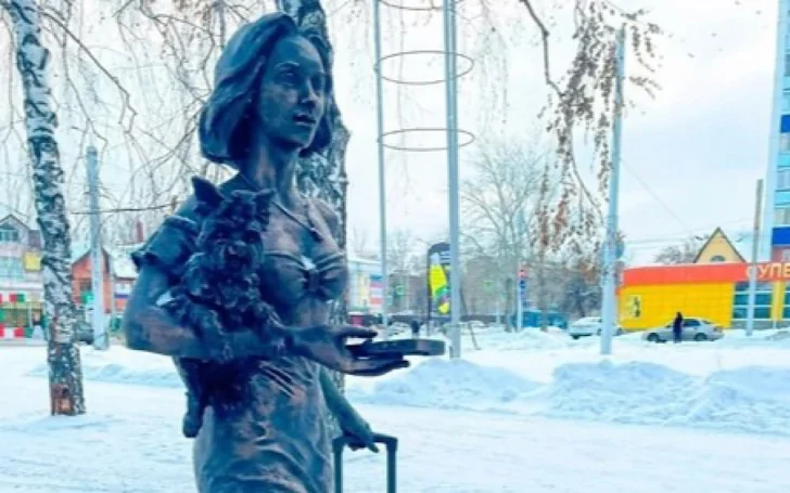 «Снова сексуализация женщин». Жители Стерлитамака раскритиковали новую скульптуру перед ж/д вокзалом