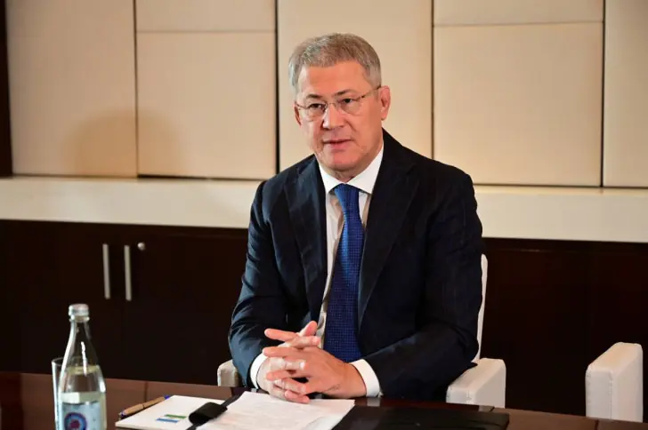 Хабиров поздравил жителей и напомнил о значении Конституции для страны