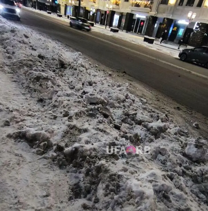 «За 40 рублей сам откопаешь, холоп»: в Уфе тонут в сугробах платные парковки