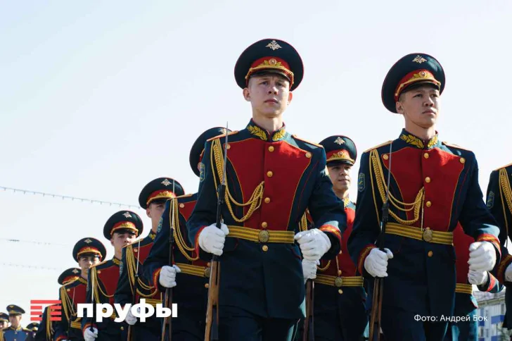В России воссозданы Московский и Ленинградский военные округа