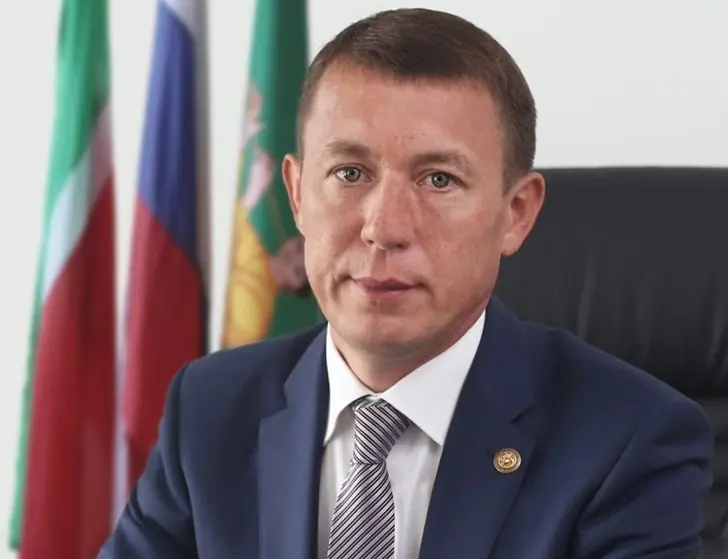 Суд в Татарстане оставил под арестом чиновника по подозрению в махинациях с выплатами за рекрутинг контрактников 