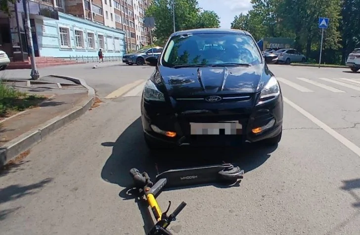 В Уфе подростка на электросамокате сбила иномарка