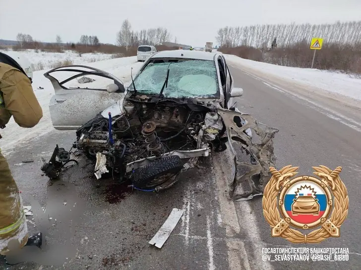 Двое человек разбились в аварии под Уфой – лобовое столкновение
