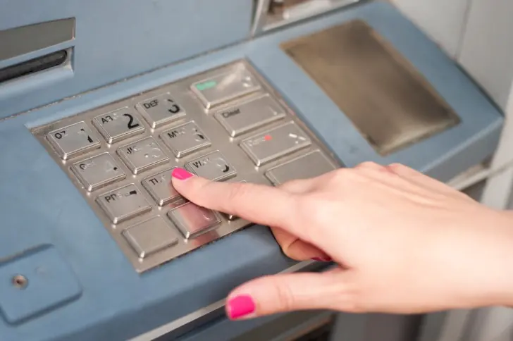 Ограничение наличных в банкоматах до 1 млн рублей: Росфинмониторинг назвал причины