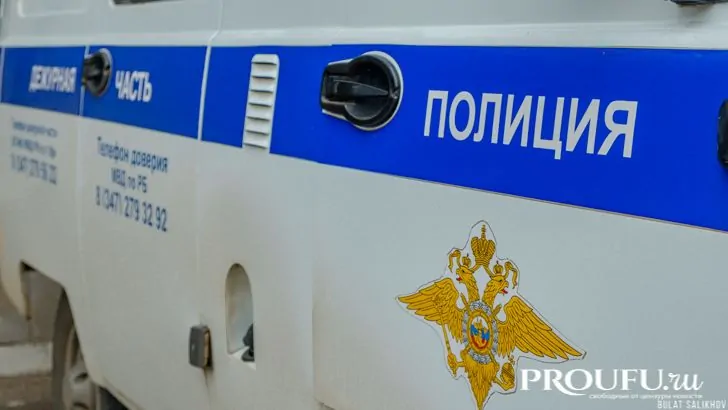 В Уфе мужчина швырнул в полицейского стул