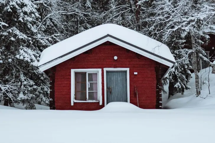 Секрет стильного фасада: деревянные рейки делают дом современнее и дешевле