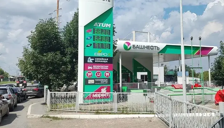 На АЗС «Башнефти» новая беда: стоишь два часа, а бензин не дают