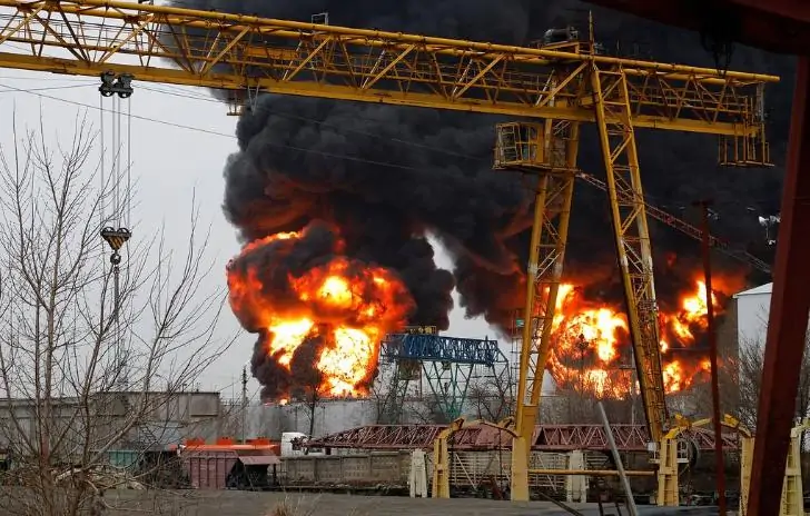 Следком возбудил дело о теракте после авиаудара по нефтебазе в Белгороде