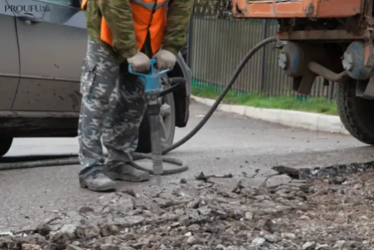 «Так и должно быть»: замминистра транспорта Башкирии об убитой дороге в уфимский аэропорт