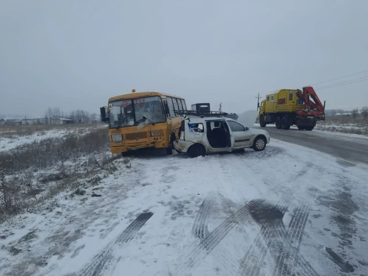 В Башкирии четверо детей пострадали в ДТП со школьным автобусом