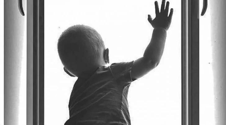 Под Уфой 3-лений ребенок выпал из окна