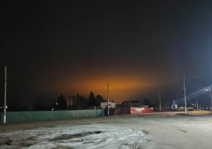 Над Башкирией зависло огненное «НЛО»: водители сняли аномалию, которая проявляется ночью