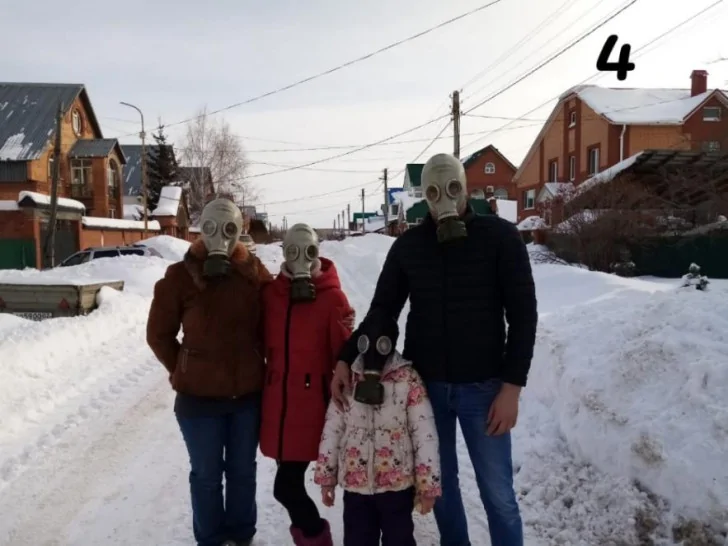В башкирском загазованном городе прошел флешмоб людей в противогазах