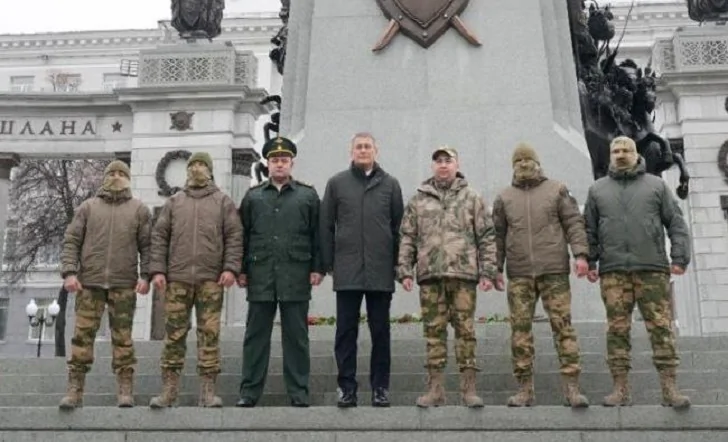 Радий Хабиров попрощался с отправившимися на СВО