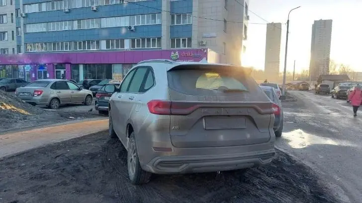 «Наглые водители были и будут»: чем грозит парковка на газоне в Уфе