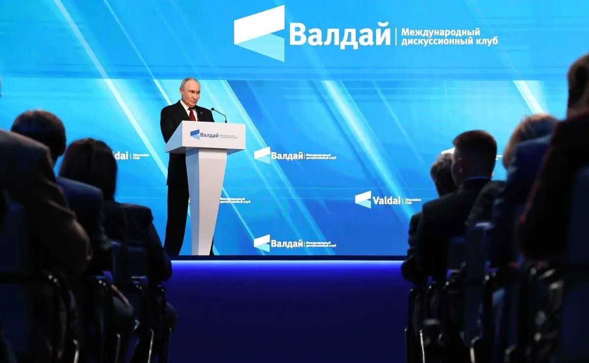 «Мы уже ездим на китайских машинах»: Путин об экономике, госдолге и попытках изоляции