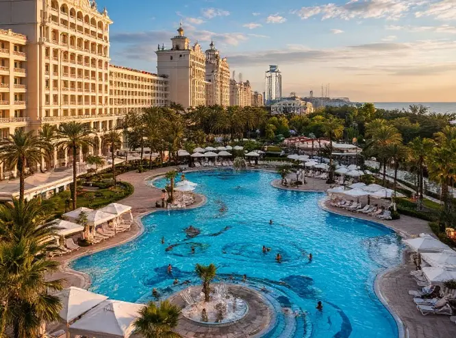 «Хватит ныть, нищеброды» — туристы рассказали, что реально бесило в Сочи этим летом