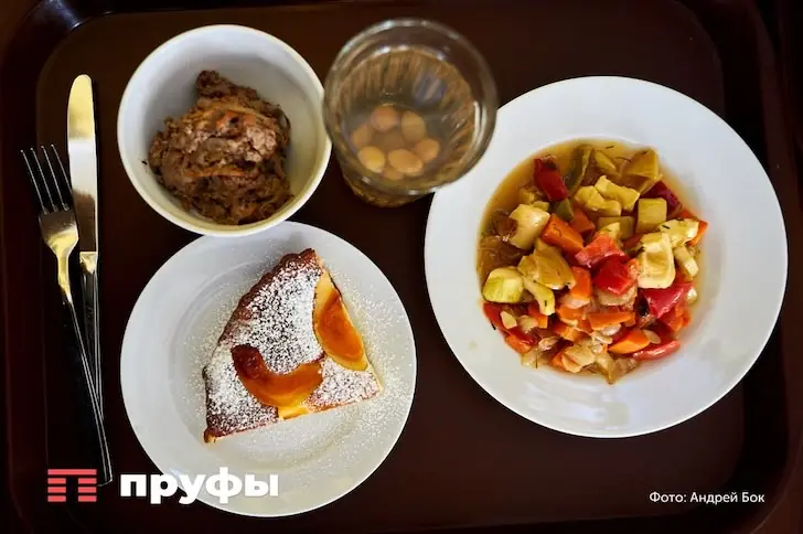 Самым невкусным блюдом мира признали русский салат  