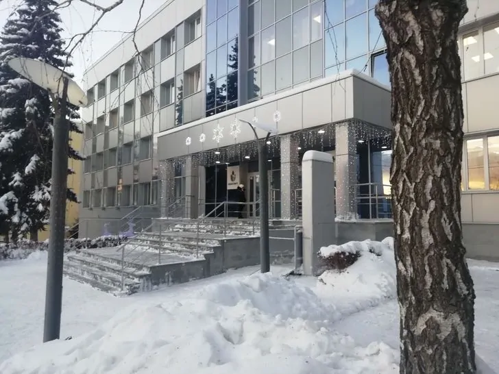 «Никого не впускать и не выпускать». ФСБ пришла в «Башспирт»