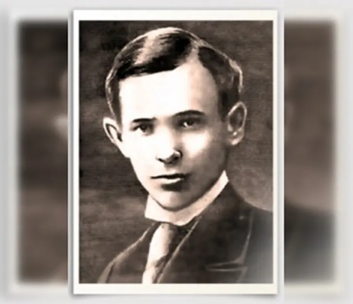 Поэт, которого нельзя было называть