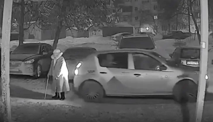 Водитель «Яндекс Gо» задавил пожилую женщину и равнодушно уехал с места ДТП
