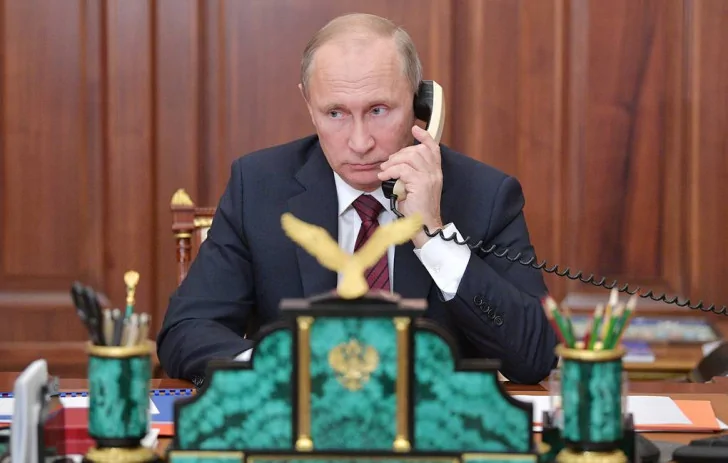 Владимир Путин провел телефонный разговор с президентом Франции