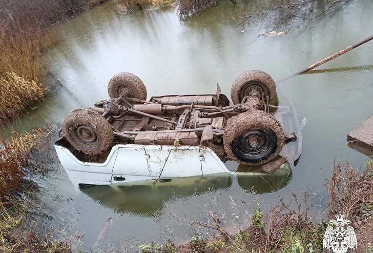 В Башкирии из воды достали автомобиль, за рулем которого был труп