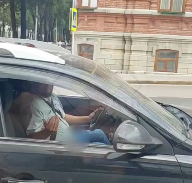 Водитель домогался девушек прямо на дороге в Уфе