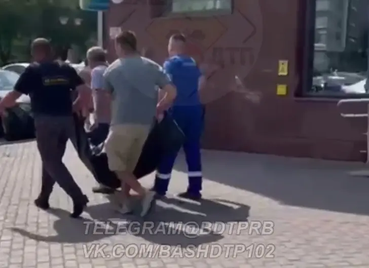 В Уфе мужчина загорелся в отделении Сбербанка