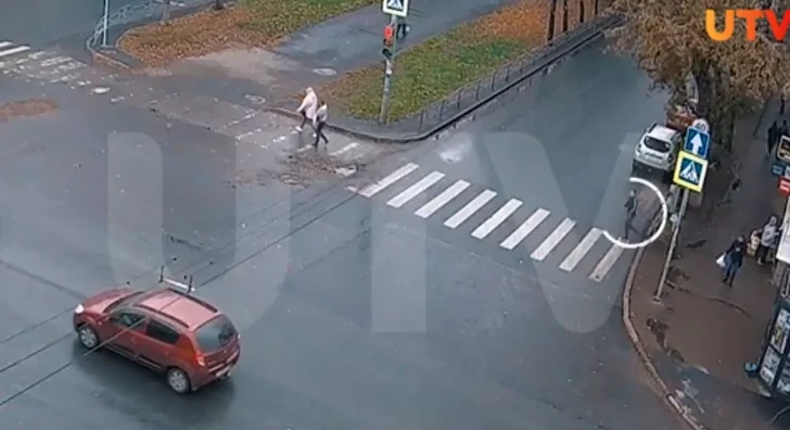 В уфимской Черниковке среди белого дня прохожий набросился на женщину 