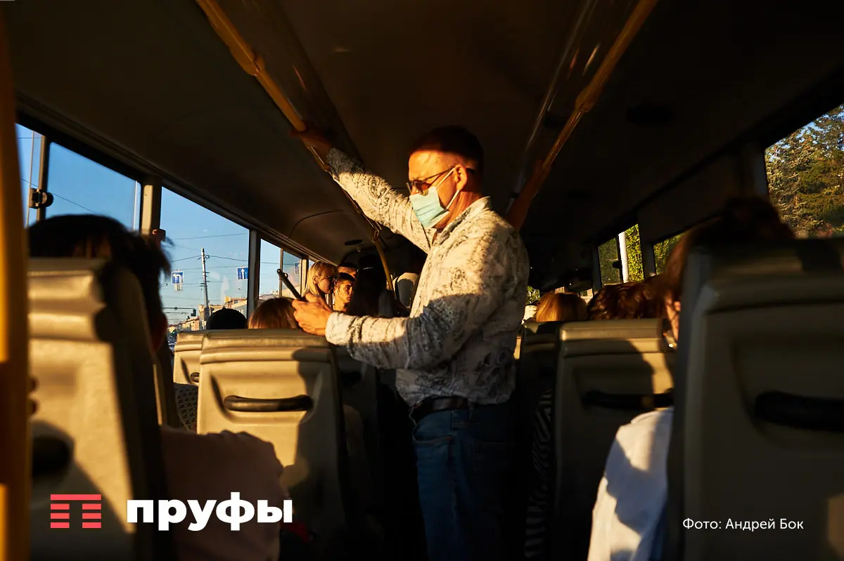 «Старики мучаются»: жители Шакши часами не могут дождаться автобуса