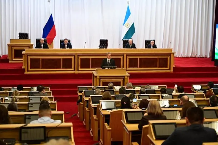 Хабиров вручил первые удостоверения военным корреспондентам Башкирии