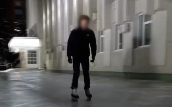 В Стерлитамаке после ледяного дождя возле здания мэрии появился «бесплатный каток»