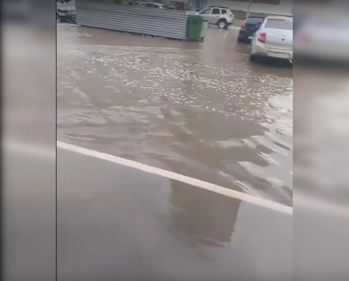 Один дождь и Уфа превращается в болото – жилой район начал уходить под воду после осадков