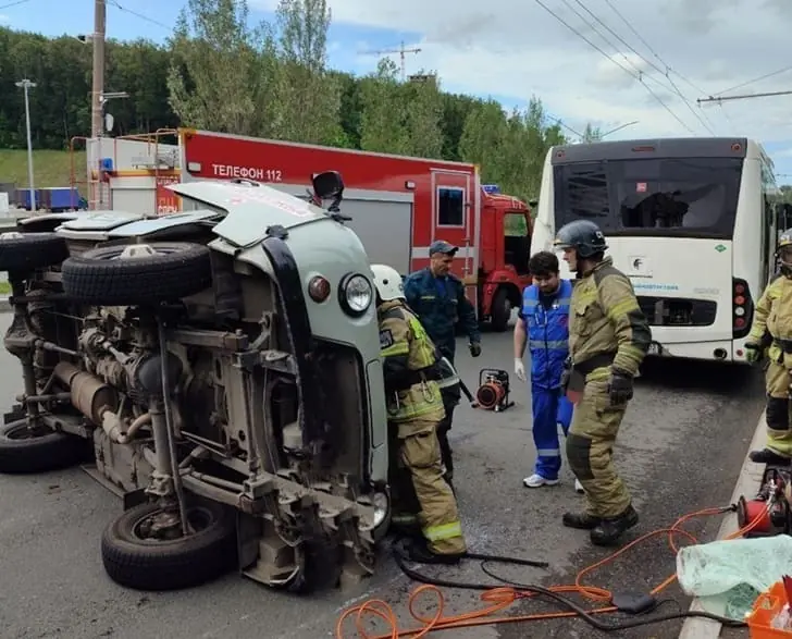 В Уфе в ДТП с участием скорой погибли двое медиков — везли ужин пациентам