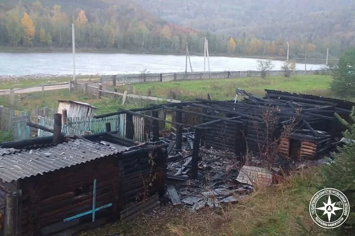 Крупный пожар охватил село в Башкирии