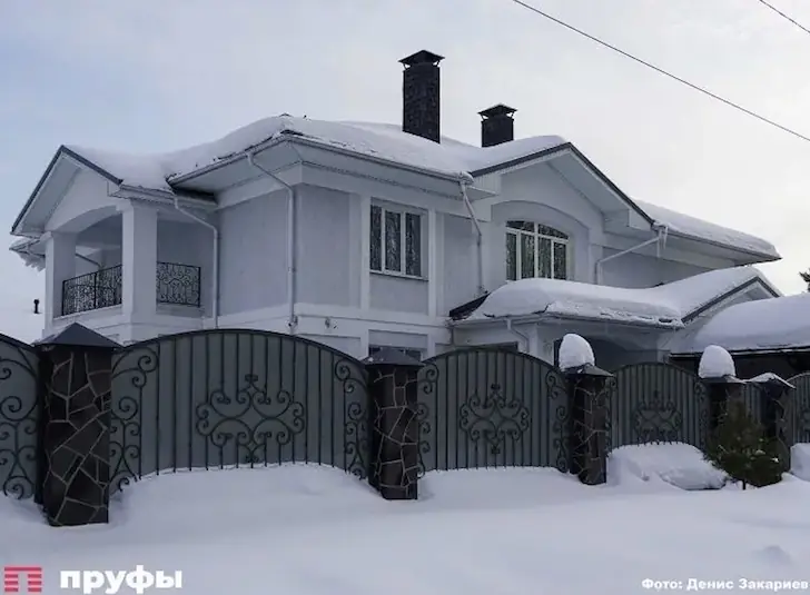 «Построил за 9 млн, отдаю за 4 млн»: почему в деревнях массово продают дома за бесценок
