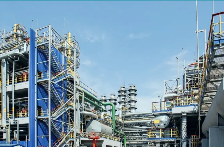 В Татарстане загорелся один из крупнейших в Европе нефтехимических заводов