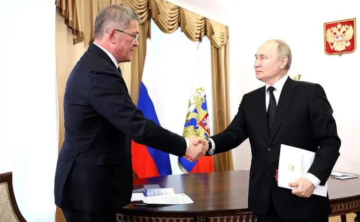 Радий Хабиров поздравил Владимира Путина с днем рождения