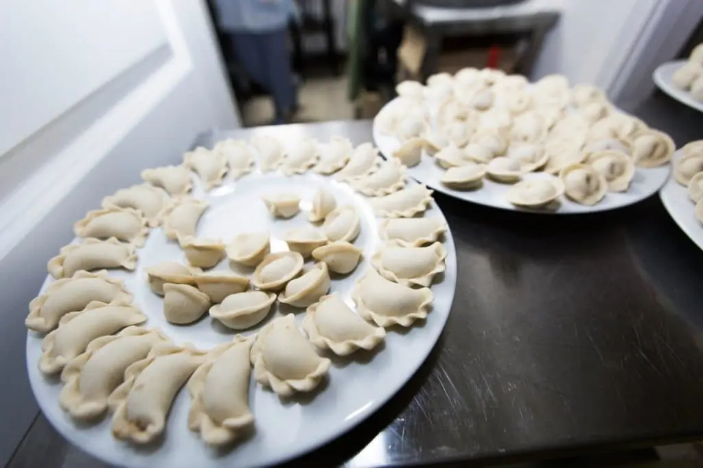 Технолог Фоменко раскрыла правду о пельменях за 250 и 900 рублей за кг