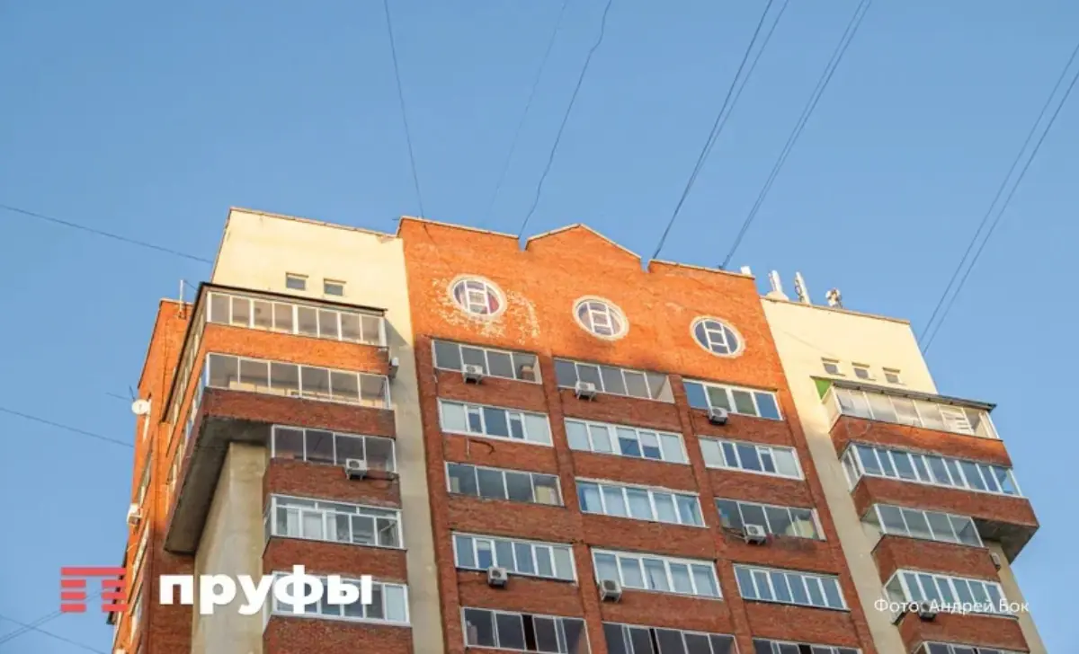 Опытные хозяйки хранят рулон бахил у входной двери: в чем секрет