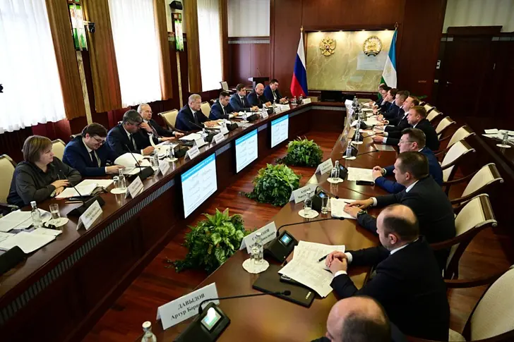 Поддержит молочный завод и выделит землю для АЗС. Хабиров провел «Инвестчас»