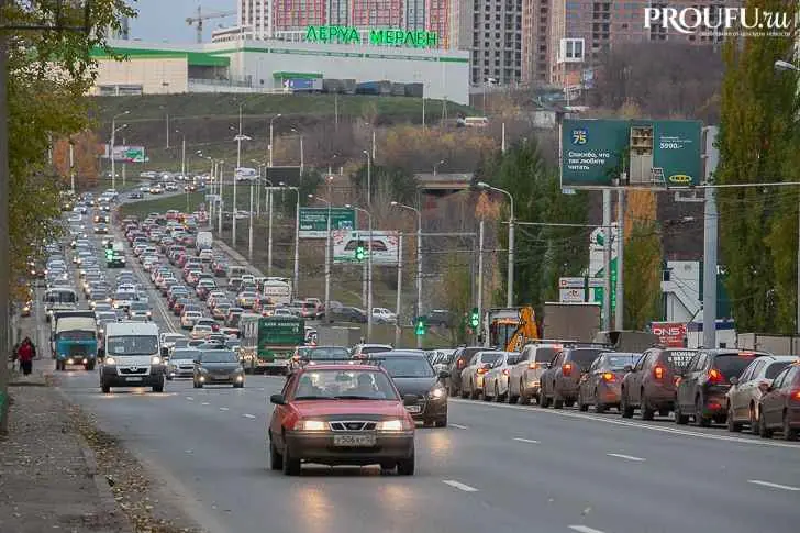 Автомобильный апокалипсис: эксперт предсказывает массовое закрытие автосалонов в России