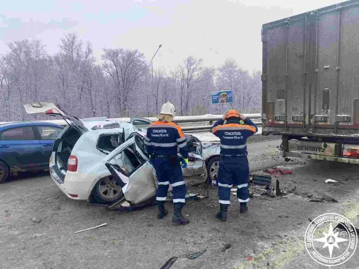 Ребенок пострадал в страшном ДТП с фурой на трассе под Уфой