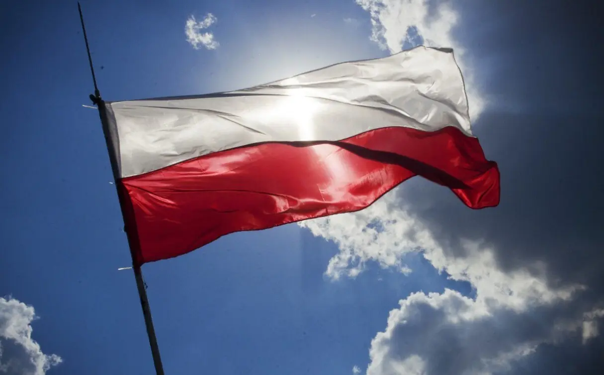 Тревел-блогер заехал на заправку и рассказал, как встречают русских в Польше 