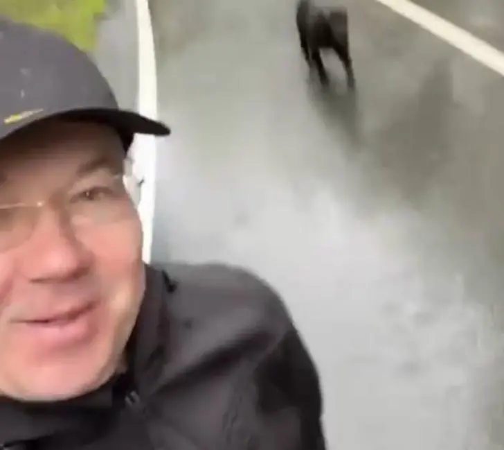 Премьер-министр Назаров показал, как «убегает» от собаки в Уфе