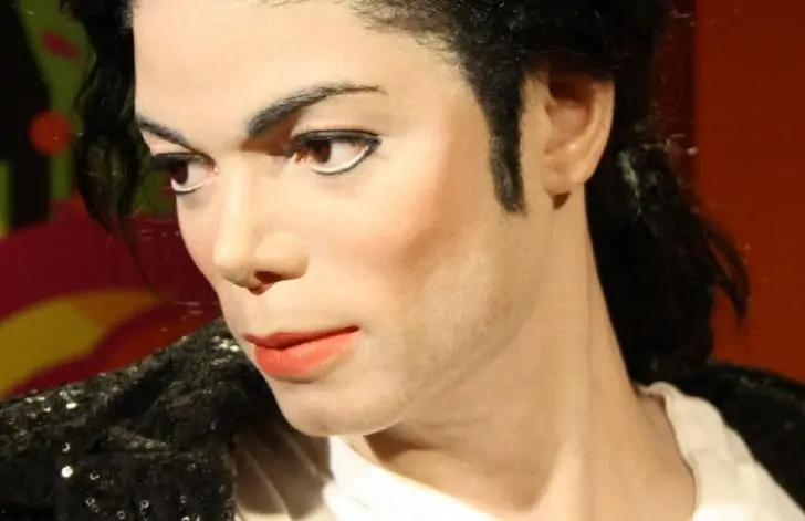 Тайные туннели и скрытая смерть: озвучены новые версии возвращения Майкла Джексона