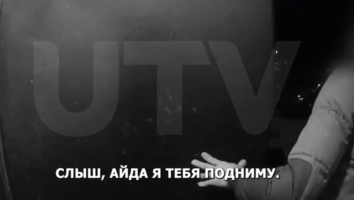 В Башкирии камера домофона запечатлела парочку в поисках «закладки»