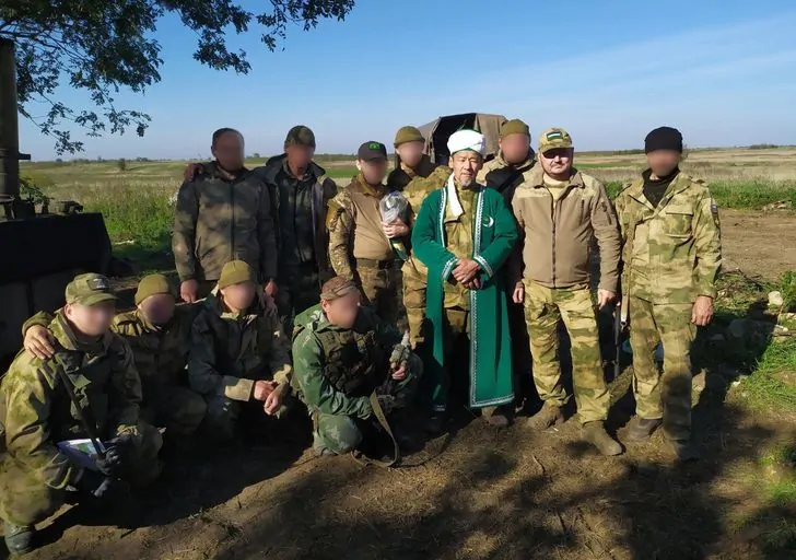 Советник Хабирова отправился на передовую и привез шаймуратовцам посылки