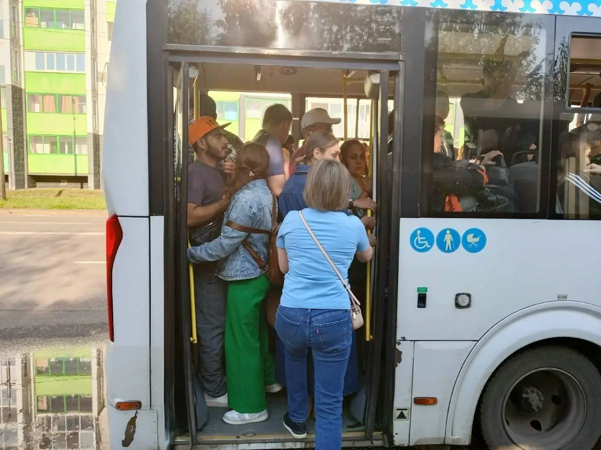 Уфимцы жалуются на переполненные автобусы маршрута № 13 и отсутствие альтернатив